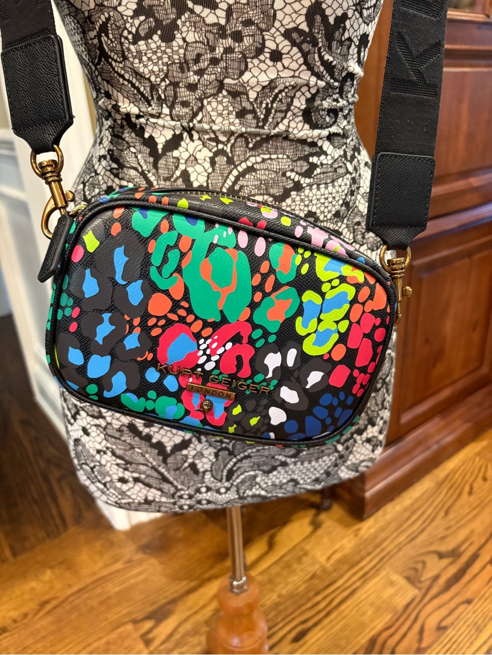 Kurt Geiger London Hampstead Camera Bag - Picture 3 of 12